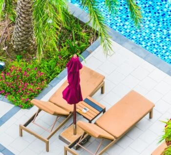 chaises longues piscine luxe hotel cannes propertys