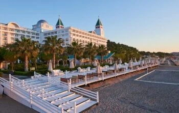 facade hotel haut de gamme collaboration cannes propertys